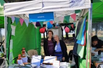 Lo producido en el taller protegido luego es comercializado en su propio local y en ferias.