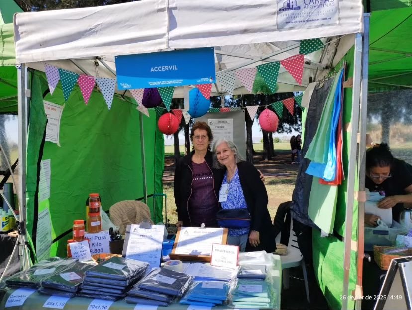 Lo producido en el taller protegido luego es comercializado en su propio local y en ferias.